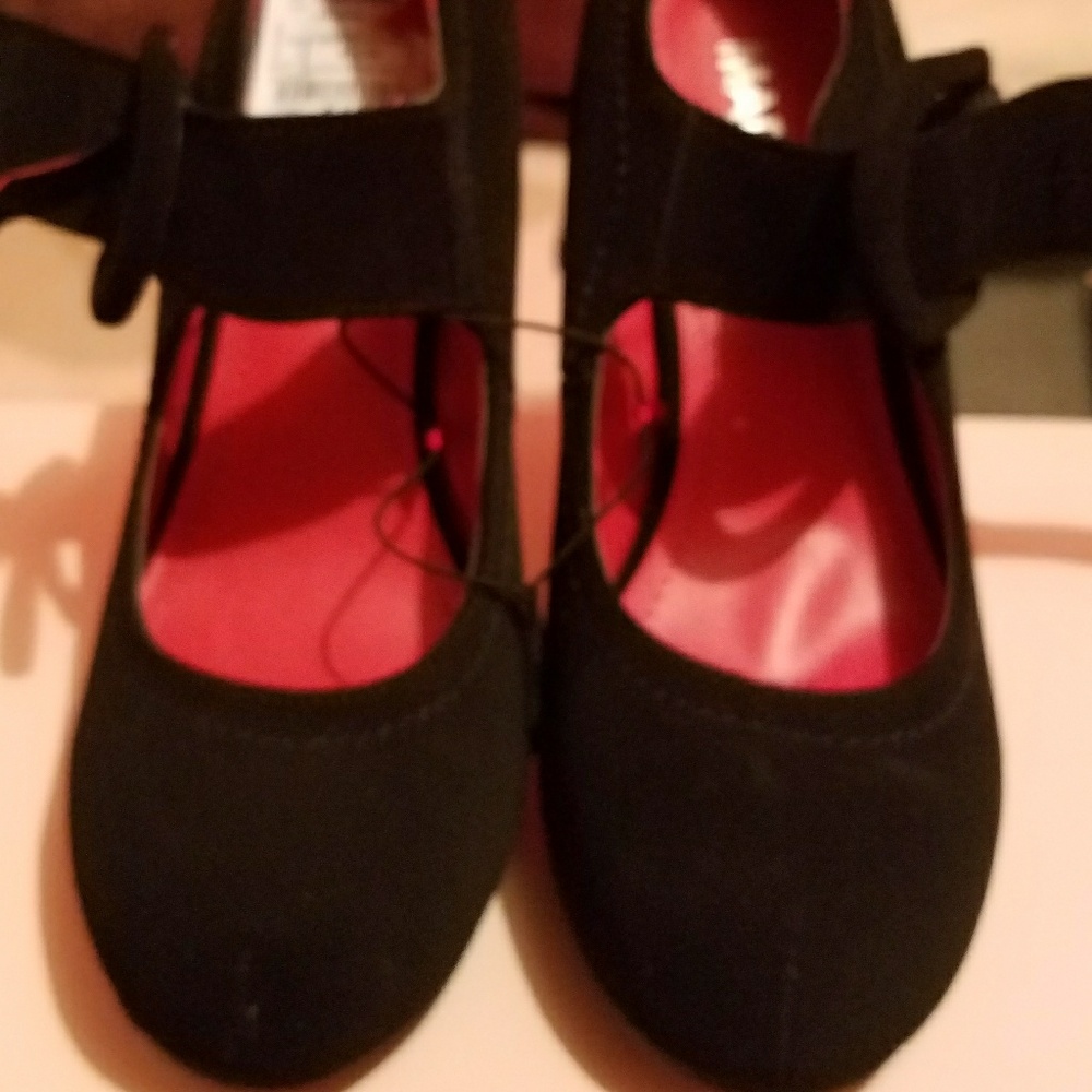 Heels - Picture 2 of 3